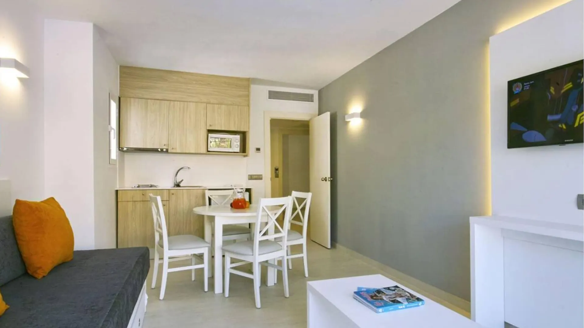 Port de Sant Miguel Balansat Resort ספרד